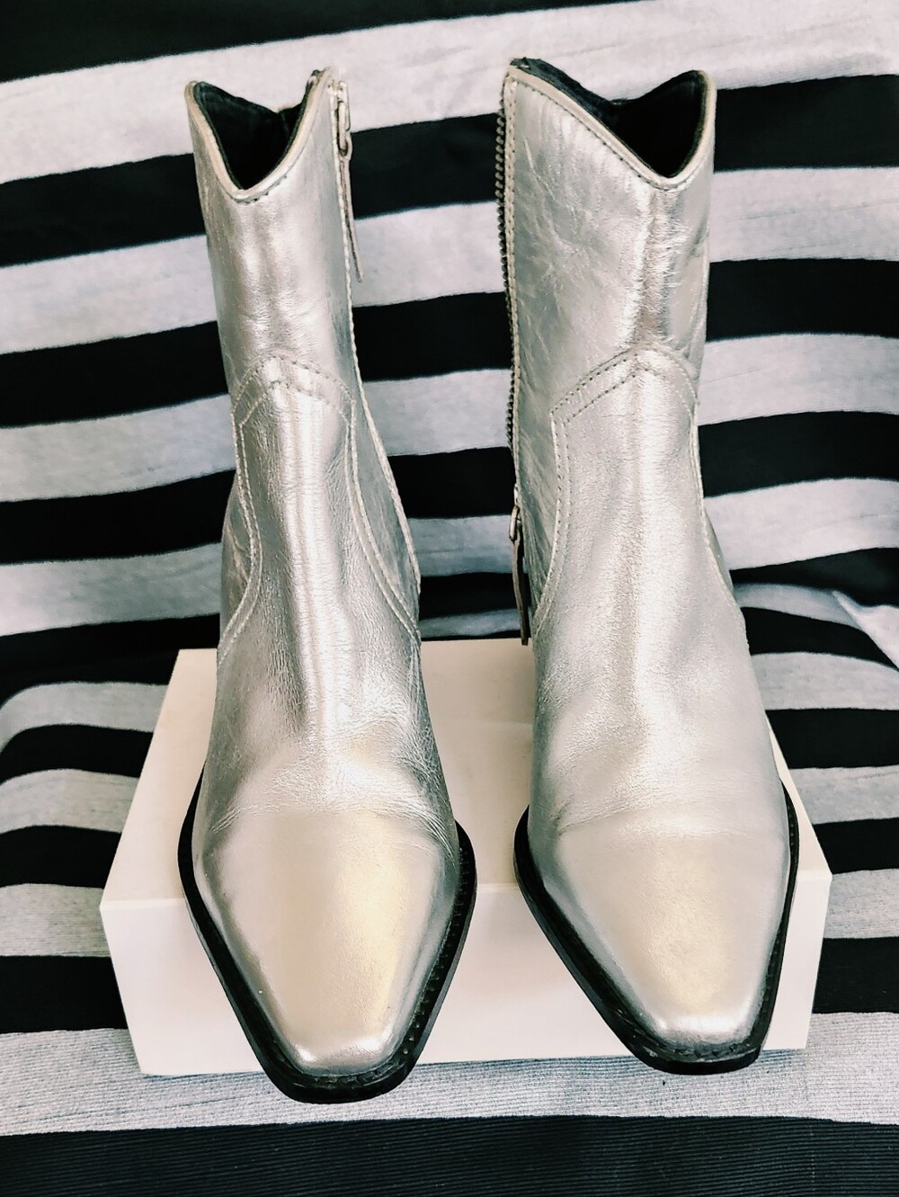 ❤️Zara Silver Metallic All Leather Western Ankle Boots Size 37EU size 7